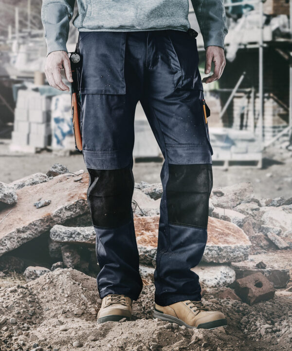 SH056 Scruffs Worker-resistant kneepad pockets for enhanced durability. YKK zipped fly trousers